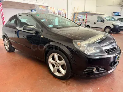 Usado Opel Astra GTC Sport 120 CV (88 kW) 2007 Negro Berlina