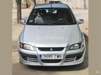 Usado Mitsubishi Space Star 98 CV (72 kW) 2004 Gris / plata Monovolumen