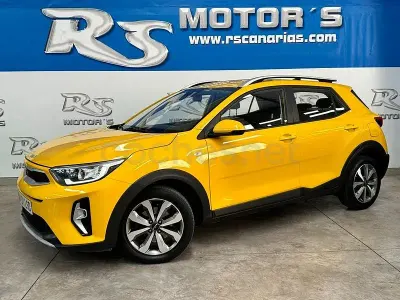 Usado Kia Stonic 100 CV (73 kW) 2021 Amarillo SUV