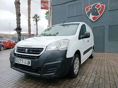Usado Peugeot TePee 75 CV (55 kW) 2015 Blanco Van