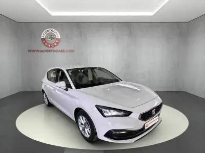 Usado Seat Leon Style 130 CV (95 kW) 2021 Blanco Berlina