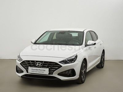 Usado Hyundai i30 120 CV (88 kW) 2022 Blanco Berlina
