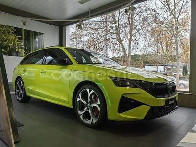 Amarillo Nuevo 2025 Skoda Octavia RS Familiar | 41.900 € (Precio justo)