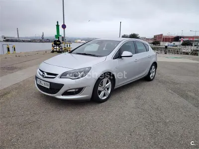 Usado Opel Astra Excellence 165 CV (121 kW) 2014 Gris / plata Berlina