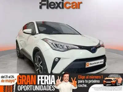 Begagnad Toyota C-HR Advance 184 HK (135 kW) 2022 Vit SUV