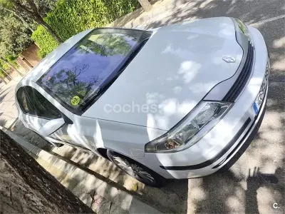 Usado Renault Laguna II Dynamique 123 CV (90 kW) 2002 Blanco Berlina