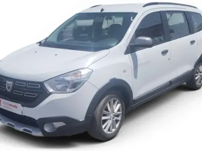 Usado Dacia Lodgy Comfort 116 CV (85 kW) 2022 Blanco Monovolumen