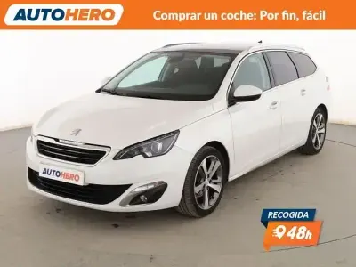 Usado Peugeot 308 Allure 130 CV (95 kW) 2015 Blanco