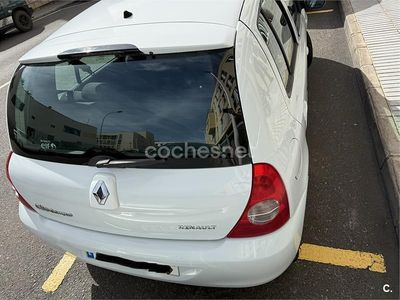 Usado Renault Clio II Campus 65 CV (47 kW) 2007 Blanco Berlina