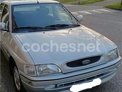 Usado Ford Escort 90 CV (66 kW) 1995 Gris / plata Berlina