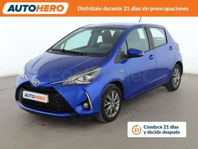 Usado Toyota Yaris Hybrid Active 101 CV (74 kW) 2017 Azul Berlina