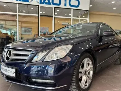 Usado Mercedes E220 Avantgarde 163 CV (119 kW) 2011 Azul Coupe