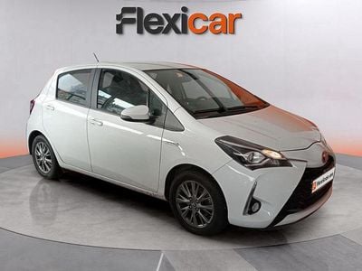 Usado Toyota Yaris Hybrid Active 100 CV (73 kW) 2020 Blanco Utilitario