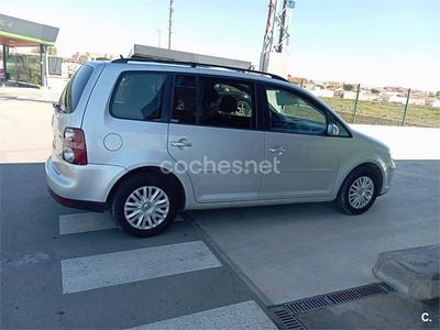 Usado VW Touran Advance 105 CV (77 kW) 2008 Gris / plata Monovolumen