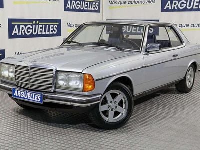 Usado Mercedes C280 156 CV (114 kW) 1979 Gris Coupe