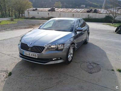 Usado Skoda Superb Active 150 CV (110 kW) 2018 Gris / plata Berlina