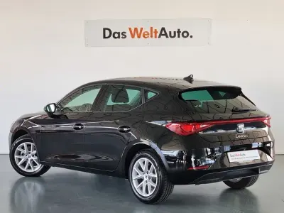 Usado Seat Leon Style 130 CV (95 kW) 2021 Negro Berlina