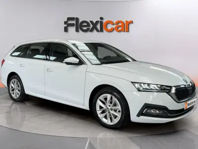 Usado Skoda Octavia Ambition 150 CV (110 kW) 2024 Blanco Familiar