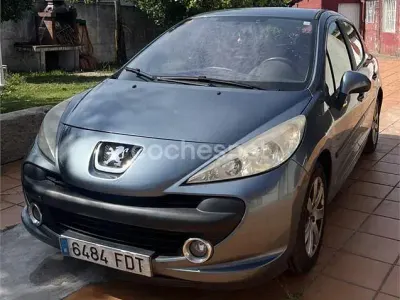 Usado Peugeot 207 90 CV (66 kW) 2006 Gris / plata Berlina