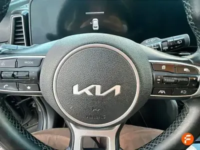 Usado Kia Sportage 136 CV (100 kW) 2023 Gris / plata SUV