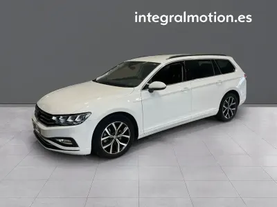 Usado VW Passat Executive 149 CV (109 kW) 2020 Blanco Familiar