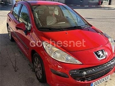 Usado Peugeot 207 90 CV (66 kW) 2007 Rojo Berlina