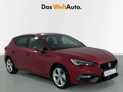 Używany Seat Leon FR 116 KM (85 kW) 2025 Czerwony Sedan/Limuzyna
