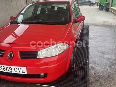 Rojo Usado 2004 Renault Mégane II Authentique Berlina | 2000 € (Precio justo)