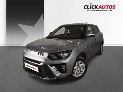 Usado SsangYong Tivoli 135 CV (99 kW) 2024 Gris / plata SUV