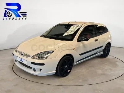 Usado Ford Focus Trend 115 CV (84 kW) 2002 Blanco Berlina