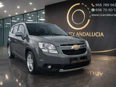 Usado Chevrolet Orlando LT 130 CV (95 kW) 2011 Gris / plata Monovolumen