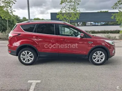 Usado Ford Kuga Trend 120 CV (88 kW) 2019 Granate SUV