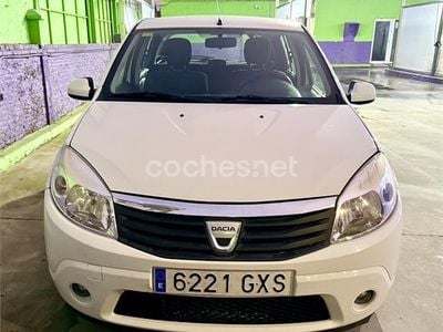 Usado Dacia Sandero Ambiance 75 CV (55 kW) 2010 Blanco Berlina