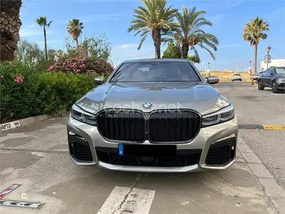 Usado BMW 745e Comfort Edition 394 CV (289 kW) 2019 Gris / plata Berlina