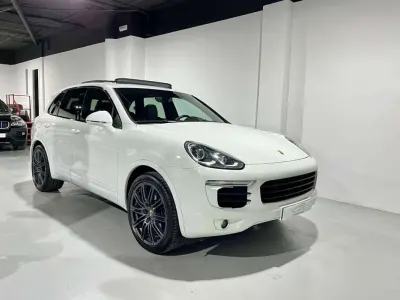 Używany Porsche Cayenne 262 KM (192 kW) 2015 Biały SUV