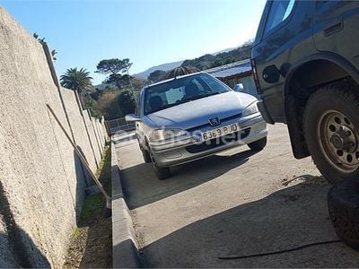 Usado Peugeot 106 60 CV (44 kW) 2001 Gris / plata Utilitario