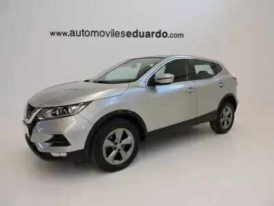 Usado Nissan Qashqai Acenta 115 CV (84 kW) 2020 Gris / plata SUV