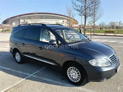 Usado SsangYong Rodius 165 CV (121 kW) 2009 Beige Monovolumen