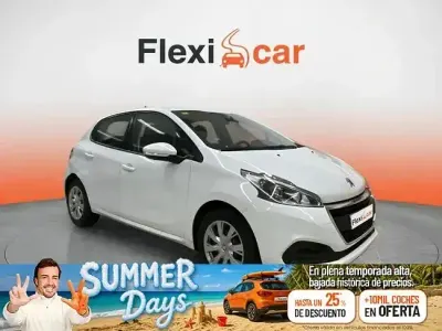 Usado Peugeot 208 Active 82 CV (60 kW) 2018 Blanco Utilitario