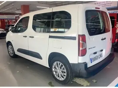 Usado Citroën Berlingo Live 102 CV (75 kW) 2021 Blanco Monovolumen