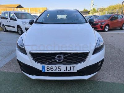 Begagnad Volvo V40 CC Momentum 120 HK (88 kW) 2016 Vit Kombi