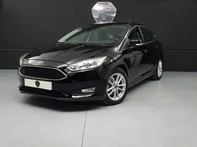 Usado Ford Focus ST-Line 125 CV (91 kW) 2018 Negro Berlina