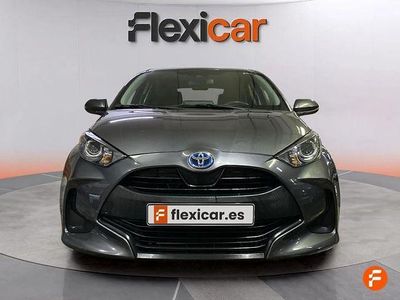 Usado Toyota Yaris Hybrid Active 116 CV (85 kW) 2023 Rojo