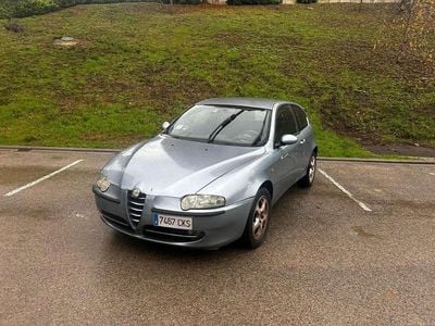 Azul Usado 2003 Alfa Romeo 147 Distinctive Utilitario | 800 €