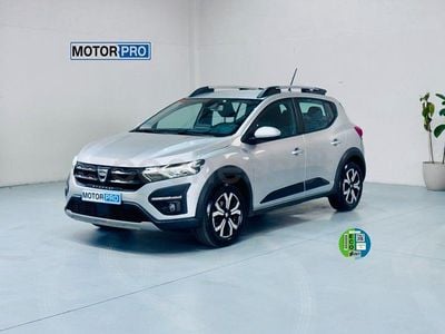 Usado Dacia Sandero Comfort 101 CV (74 kW) 2021 Gris / plata Berlina