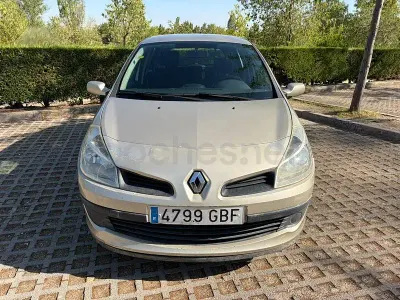 Usado Renault Clio II Dynamique 85 CV (62 kW) 2008 Beige Berlina