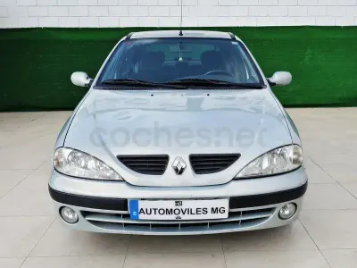 Usado Renault Mégane II Expression 115 CV (84 kW) 2002 Gris / plata Berlina