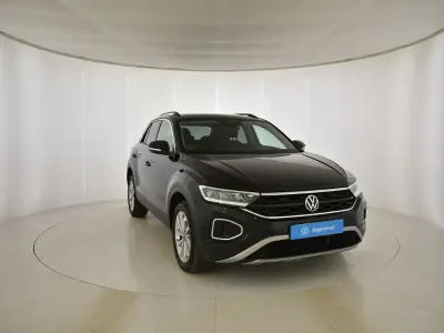 Usado VW T-Roc Life 110 CV (80 kW) 2023 Negro SUV