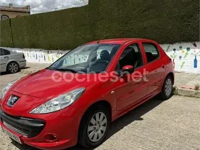 Usado Peugeot 206+ 75 CV (55 kW) 2011 Rojo Utilitario