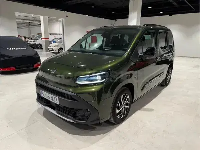 Nuevo Toyota Proace Verso Active 131 CV (96 kW) 2026 Verde Familiar